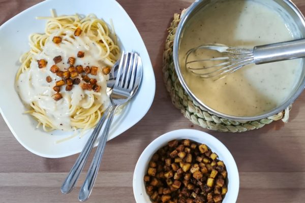 Spaghetti Carbonara With Coconut „Cheese“ Sauce And Tofu „Bacon“ Cubes